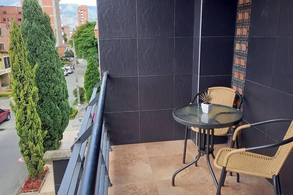 Apartamento Remodelado Enlaureles 300Mbps Internet Medellin