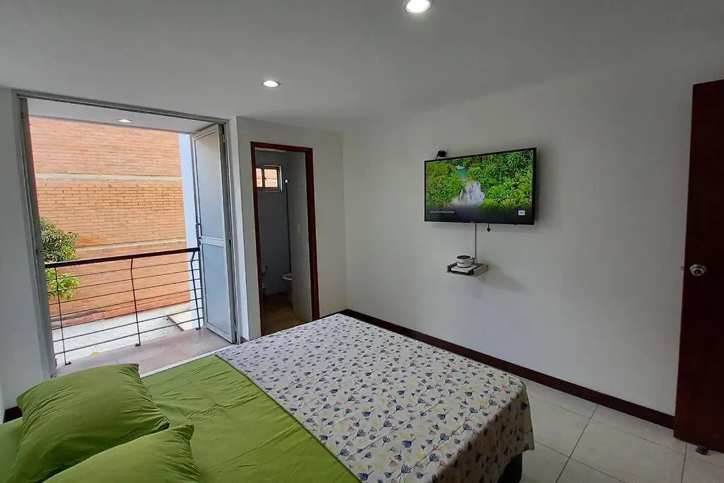 Apartamento Remodelado Enlaureles 300Mbps Internet Medellin Colombia