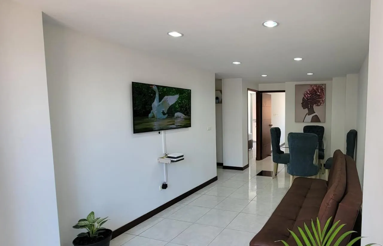 Apartamento Remodelado Enlaureles 300Mbps Internet Medellin